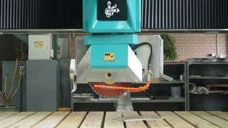 5 eksen cnc köprü testere makinası (mavi renk)