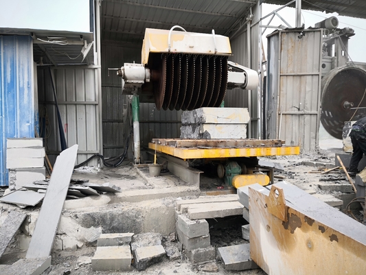 Metal Malzeme Dört Pcs Baluster Kesme Makinesi AC Güç kaynağı