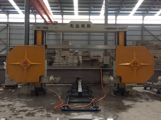 Çeşitli şekilli taşları kesmek için CNC elmas tel testere