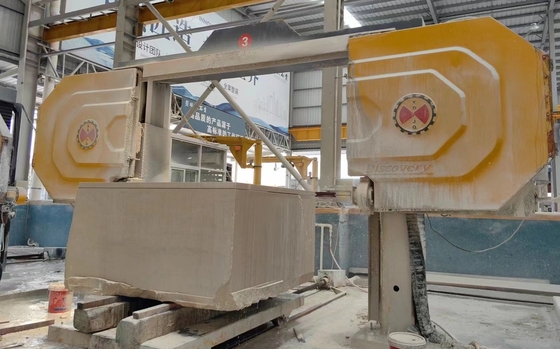 Elmas tel testeresi en yüksek işleme boyutu içinde 2000*3000*1500mm ve toplam ağırlığı 5500kg