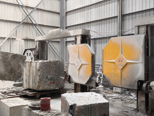 Elmas tel testeresi en yüksek işleme boyutu içinde 2000*3000*1500mm ve toplam ağırlığı 5500kg