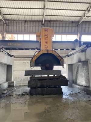 Otomatik Masa Hareketi ile Güçlü CNC Köprü Kesme Makinesi