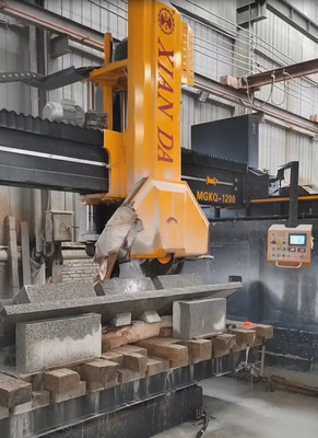 Dört sütunlu orta bloklu taş levha kesme makinesi çift hidrolik silindirli