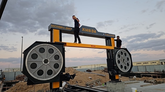CE sertifikalı 11kw Ana Motor 4 Eksenli Hızlı ve Hassas İşleme için CNC Makinesi