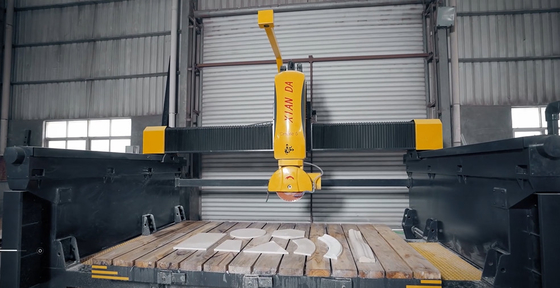 Xianda İtalyan CNC Çok Fonksiyonlu Masaüstü İşleme Merkezi 5 Eksenli Köprü Çakma Taş Kesme Makinesi