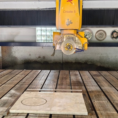 CNC kontrol ve güvenlik özellikleri ile 450/600 köprü testere kesme makinesi oluşturun