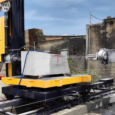 Performans 360 ° dönme derecesi ve 15kw ana motorlu Elmas Tel Testere Makinesi