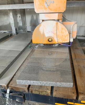 3200x2000mm çalışma masası ve hassas taş kesimi için 15kw/18.5kw motor gücü ile 4+1 Eksenli Köprü Kesme Makinesi