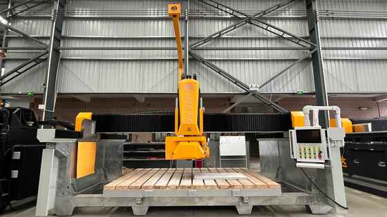 Granit mermer levha işleme için 600 mm testere bıçağı yüksek kaliteli CNC sistemi ile 4 eksenli akıllı köprü taş kesme makinesi