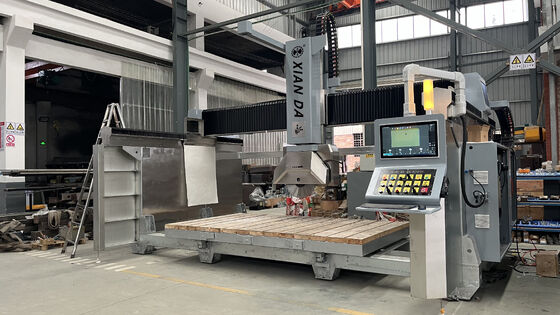 İtalyan DDX Sistemli 5 Eksen Köprü Tipi Taş Kesme Makinesi, 900mm Testere Bıçağı ve ±0.1 mm Kesme Hassasiyeti