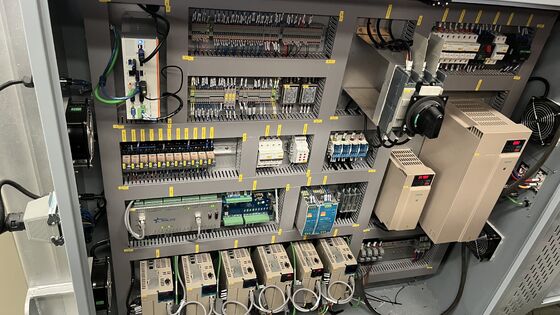 İtalyan DDX Sistemli 5 Eksen Köprü Tipi Taş Kesme Makinesi, 900mm Testere Bıçağı ve ±0.1 mm Kesme Hassasiyeti
