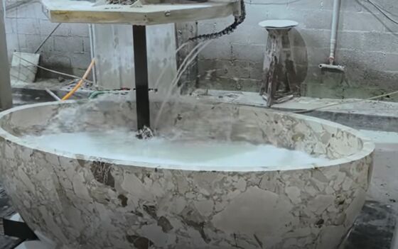 5 Eksenli CNC Router Köprü Çakma Kesme Makinesi, 5 Eksenli Eşzamanlı Kontrolü, 20 kW BT40 Döner ve Hibrit Masa Tasarımı