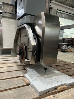 İtalyan DDX Sistemi ile 5 Eksenli Köprü Taş Kesicisi, 900 mm Çakmak Bıçağı ve ±0,1 mm Kesme Doğruluğu