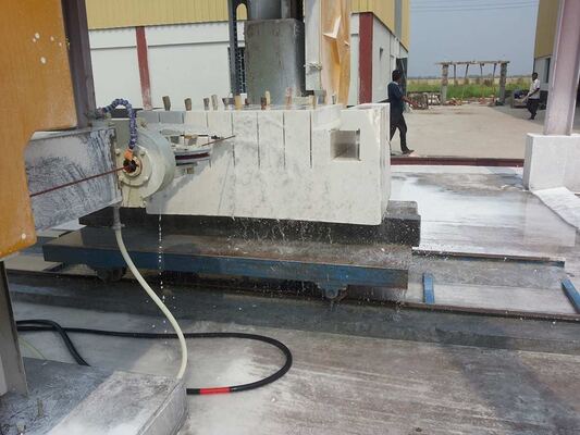 Taş Kesme için Yüksek Kesme Hassasiyetine ve Dört Milli Bağlantıya Sahip CNC Kontrollü Elmas Tel Testere Makinesi