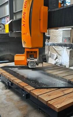 15kw Ana Güç ve Otomatik Tabla Hareketli 5 Eksen Köprü Testere Kesim Makinası
