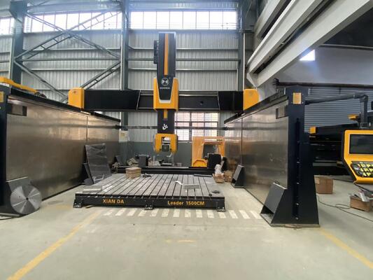 5 Eksenli CNC Yönlendiricisi 20 kW BT40 Döner Gerçek 5 Eksenli Eşzamanlı Kontrol ve Hıbrit Masa Tasarımı