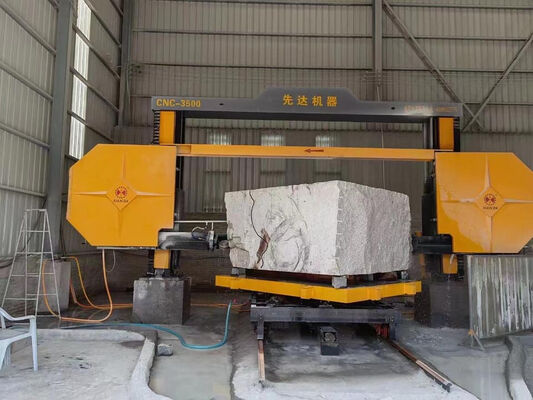 360° döner bir araba ile CNC Elmas Tel Testere Makinesi 1600mm Tekerlek çapı ve 4m3/h Su tüketimi