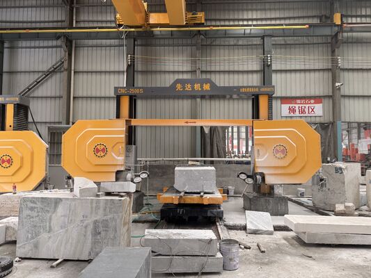 XIANDA CNC-2500SA Yüksek Hassasiyetli CNC Elmas Tel Testere Makinesi, 20 Ton Yük Kapasitesi ve Taş Profilleme için 360 Derece Servo Döner Tablalı