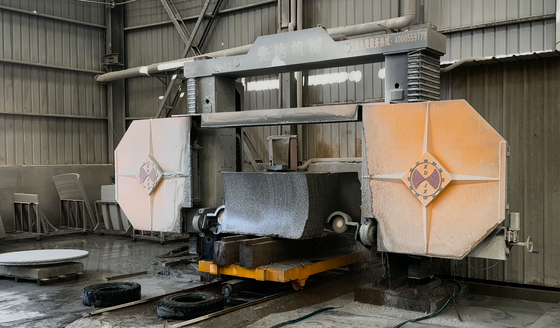 DTWS-2000SA CNC Elmas Tel Testere Makinesi, Yüksek Kesim Hassasiyeti ve Taş Profilleme için 360° Dönüş Özellikli