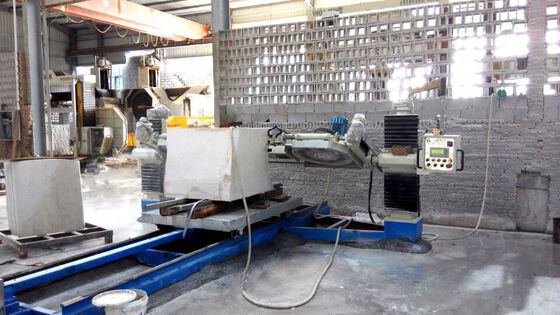 5 Eksenli CNC Elmas Tel Testere Makinesi 2600 * 3000 * 1500 Taş İşleme için 11kw Ana Motoru ile