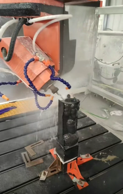 5 Eksenli Taş CNC gravür makinesi, 7.5KW ağır görevli iğne ve her yönlü 3B oyma için 3000×1300mm işleme masası ile