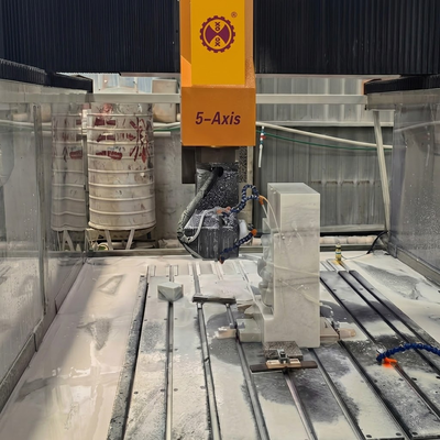 5 Eksenli Taş CNC gravür makinesi, 7.5KW ağır görevli iğne ve her yönlü 3B oyma için 3000×1300mm işleme masası ile