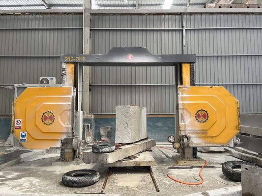 16 Yüzey Kızak Yapılı ve 4 Eksen Bağlantılı Yüksek Kesim Hassasiyetli CNC Elmas Tel Testere Makinesi