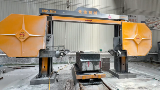 Max İşleme Boyutu 2500*3000*1500mm ve Yüksek Hassasiyetli Redüktör ve Servo Motoru ile Dört Eksenli CNC Elmas Tel Testere Makinesi